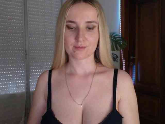 Alina-Lovely webcam
