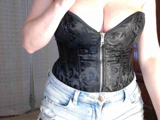 Alina-Lovely webcam
