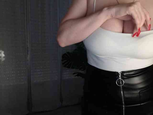 Alina-Lovely webcam