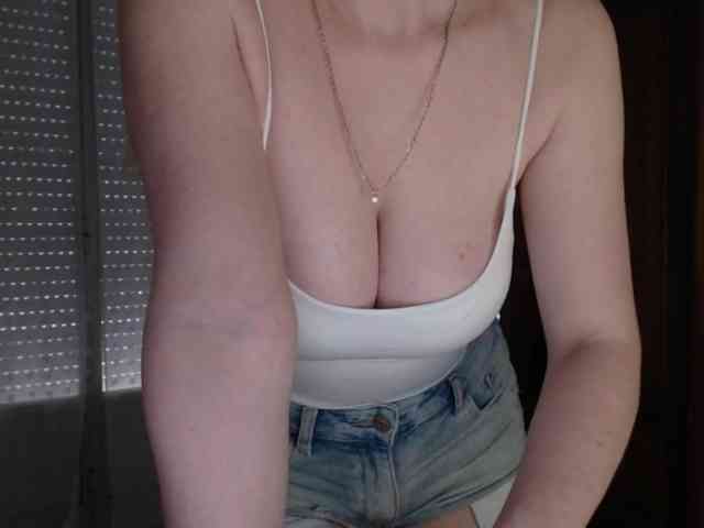 Alina-Lovely webcam