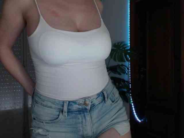 Alina-Lovely webcam