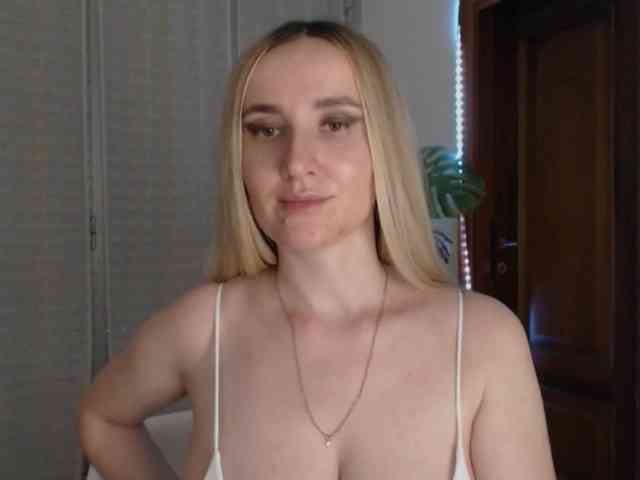 Alina-Lovely webcam