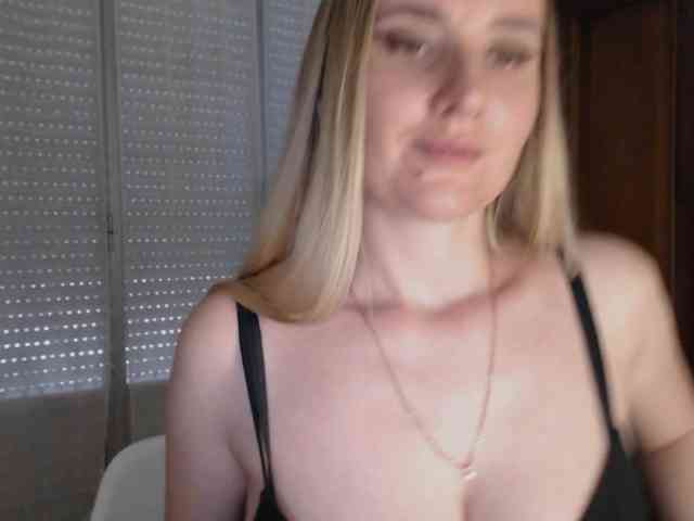 Alina-Lovely webcam