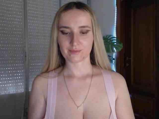 Alina-Lovely webcam
