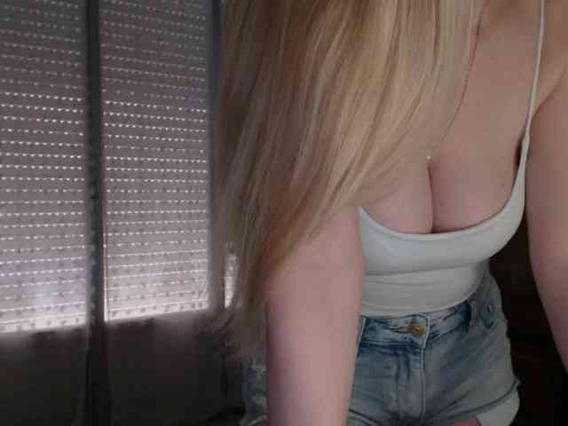 Alina-Lovely webcam