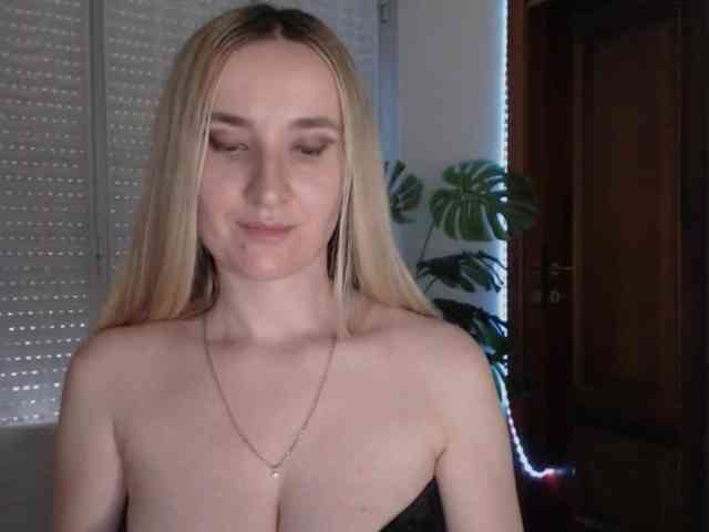 Alina-Lovely webcam
