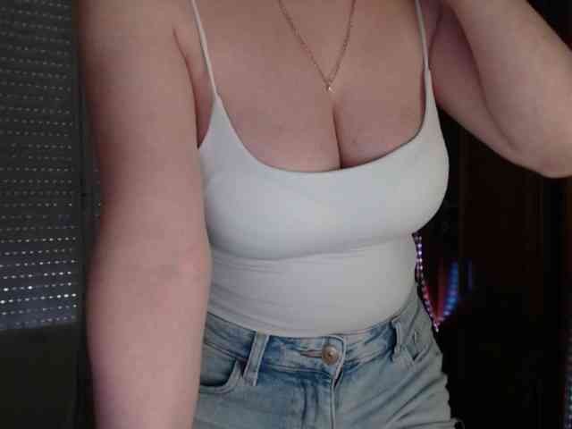 Alina-Lovely webcam