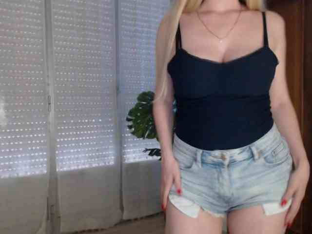 Alina-Lovely webcam
