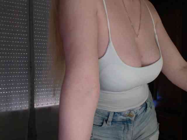 Alina-Lovely webcam