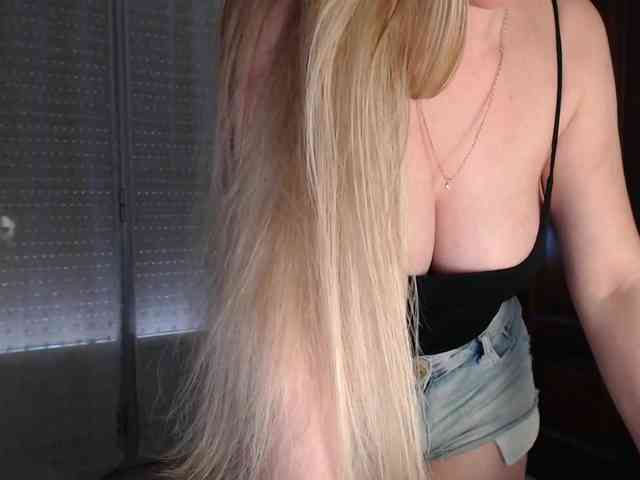 Alina-Lovely webcam