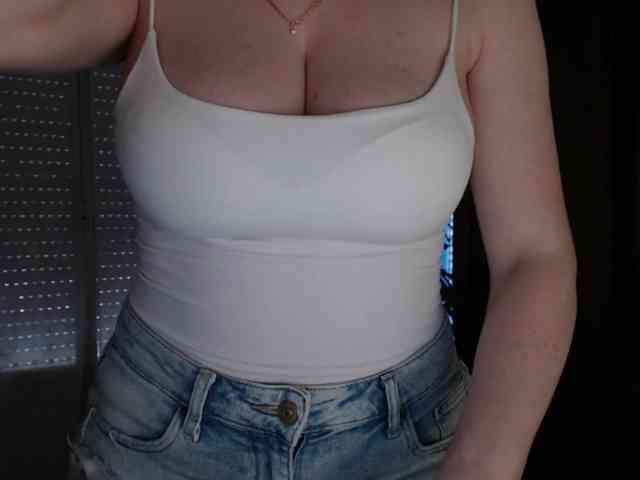 Alina-Lovely webcam
