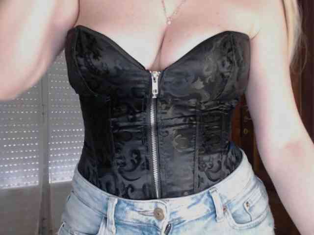 Alina-Lovely webcam