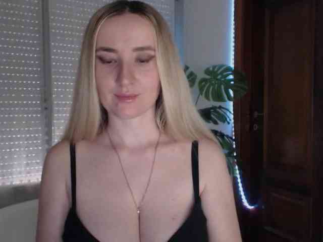 Alina-Lovely webcam