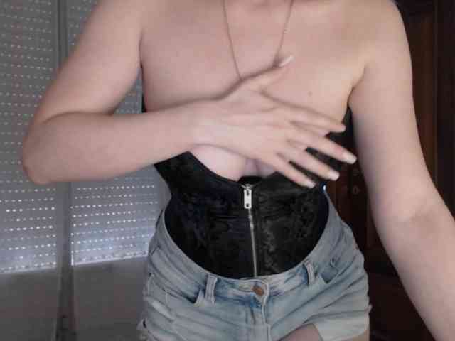 Alina-Lovely webcam