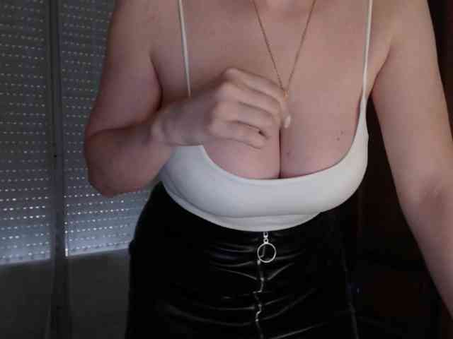 Alina-Lovely webcam