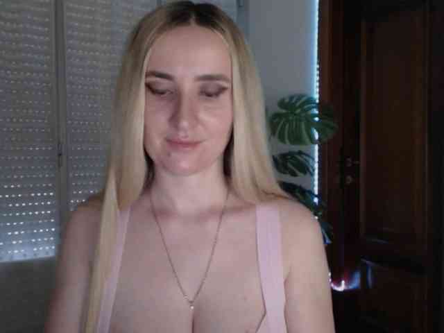 Alina-Lovely webcam