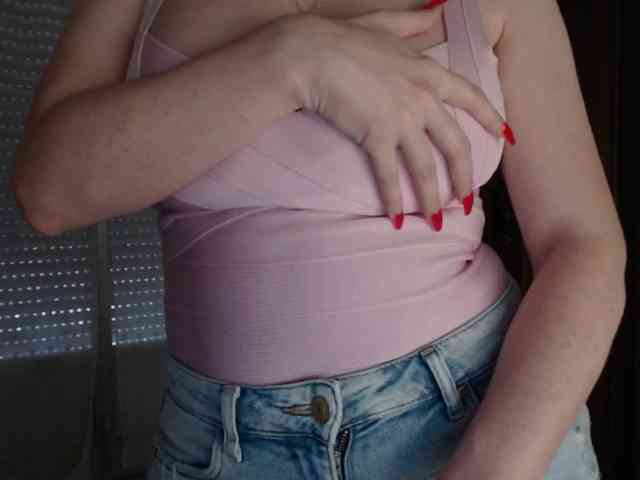 Alina-Lovely webcam