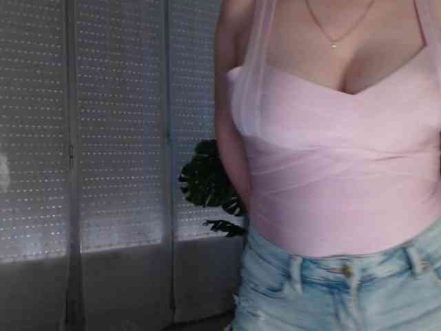 Alina-Lovely webcam