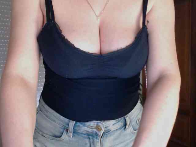 Alina-Lovely webcam