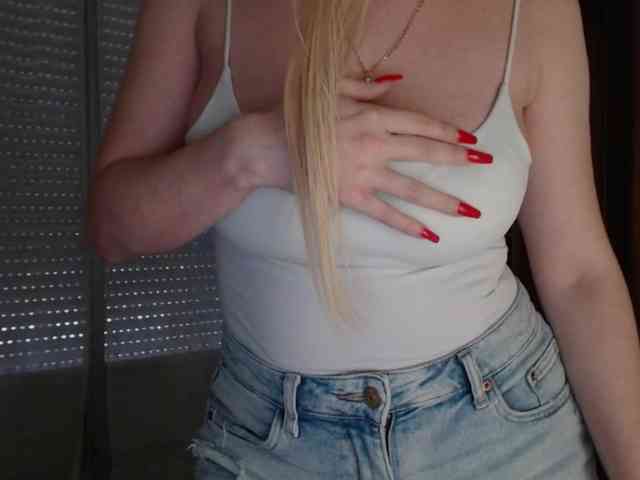 Alina-Lovely webcam