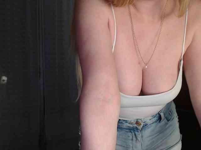 Alina-Lovely webcam