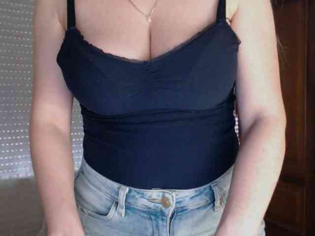 Alina-Lovely webcam