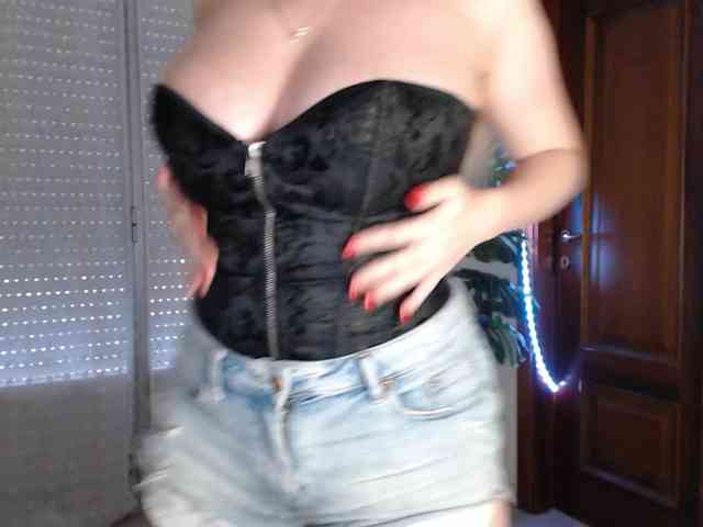 Alina-Lovely webcam