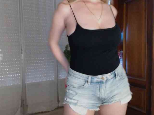 Alina-Lovely webcam