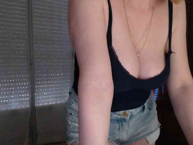 Alina-Lovely webcam