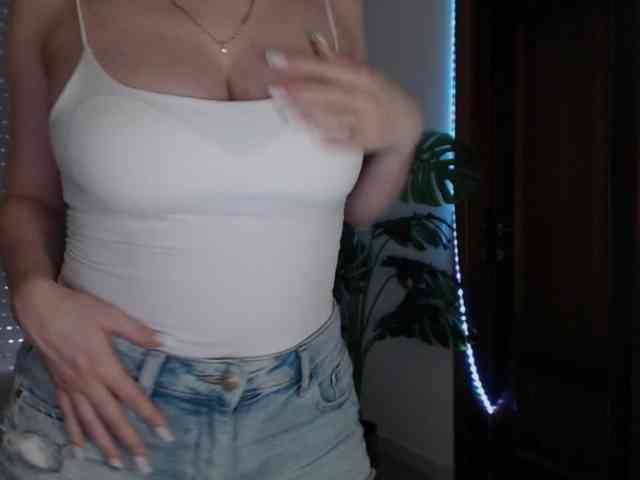 Alina-Lovely webcam