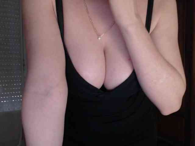 Alina-Lovely webcam