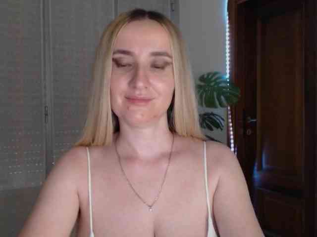 Alina-Lovely webcam