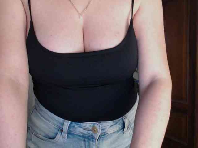 Alina-Lovely webcam