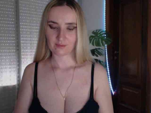 Alina-Lovely webcam