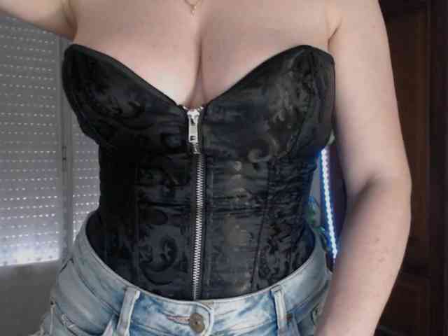 Alina-Lovely webcam