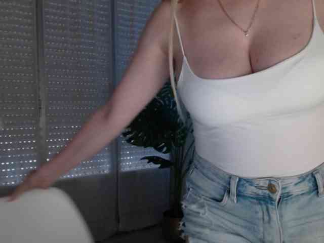 Alina-Lovely webcam