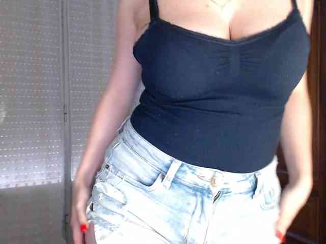 Alina-Lovely webcam