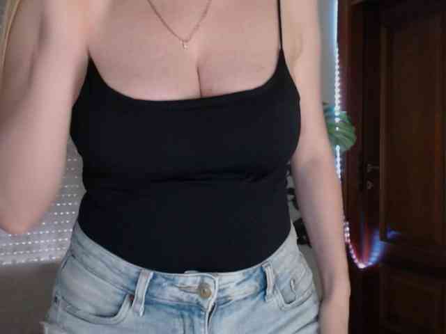 Alina-Lovely webcam