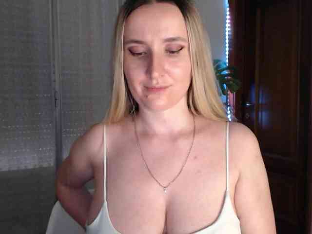 Alina-Lovely webcam