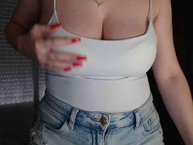 Alina-Lovely webcam