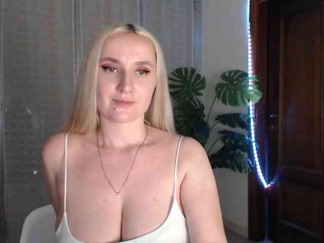 Alina-Lovely webcam