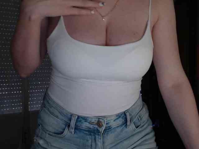 Alina-Lovely webcam