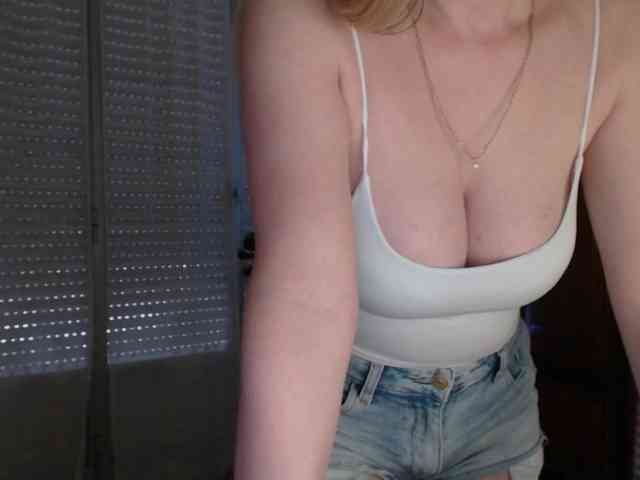 Alina-Lovely webcam
