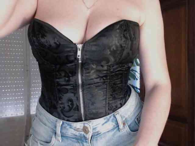 Alina-Lovely webcam