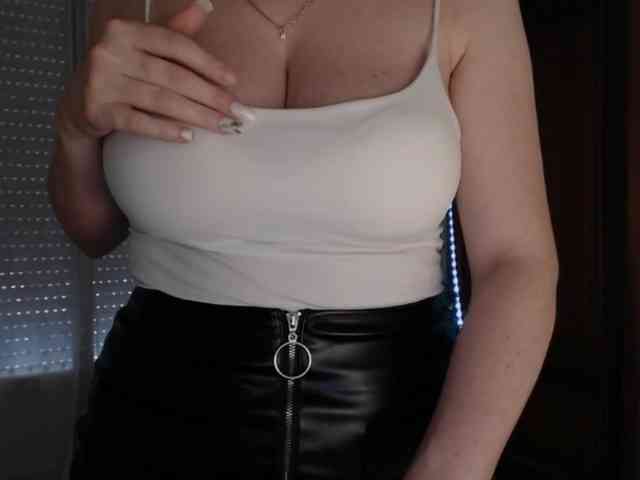 Alina-Lovely webcam