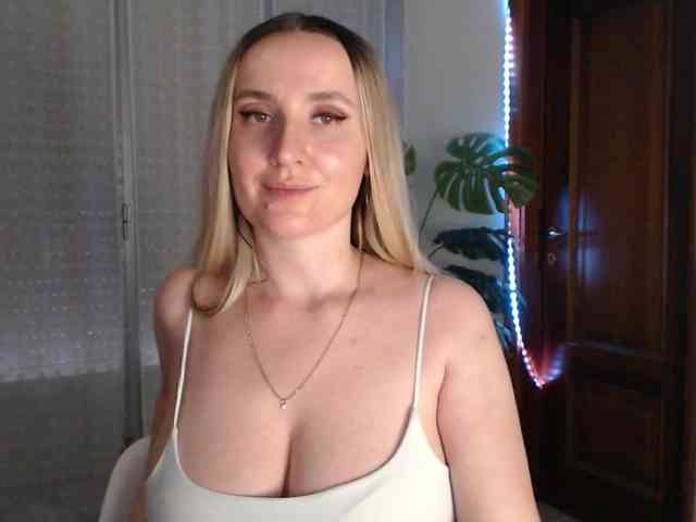 Alina-Lovely webcam