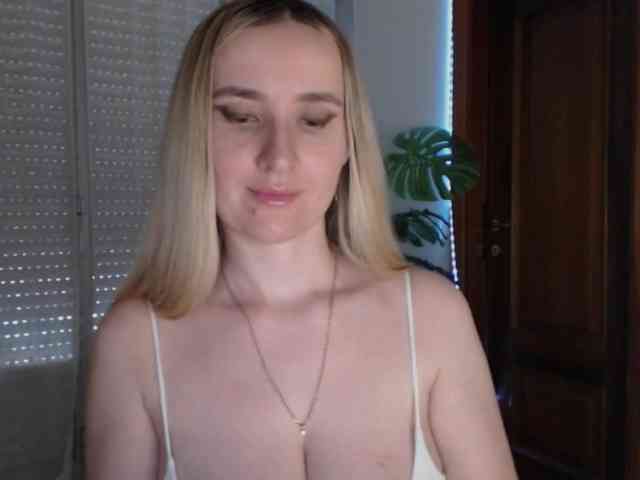 Alina-Lovely webcam