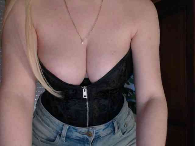 Alina-Lovely webcam