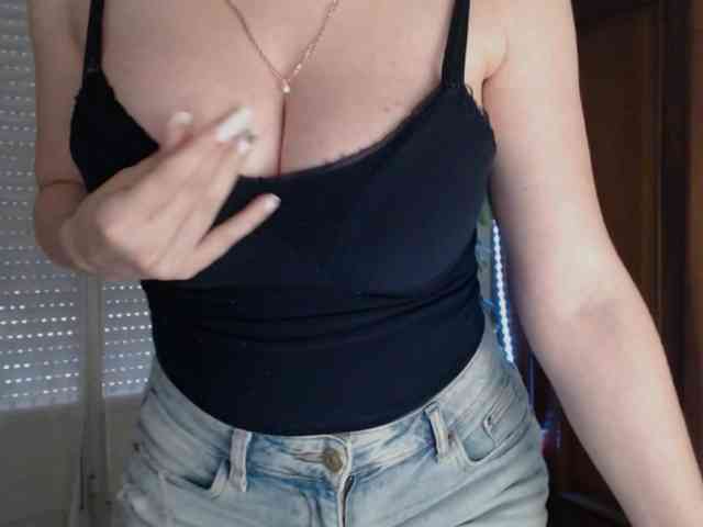 Alina-Lovely webcam