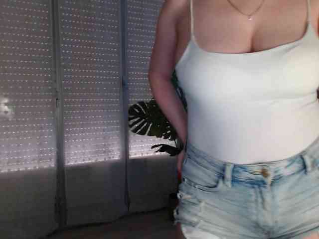 Alina-Lovely webcam